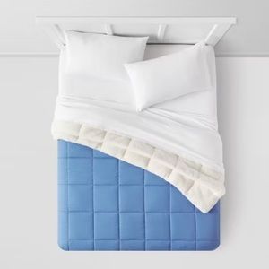 ROOM ESSENTIALS NWT faux sterling washed microfiber reversible comforter-blue